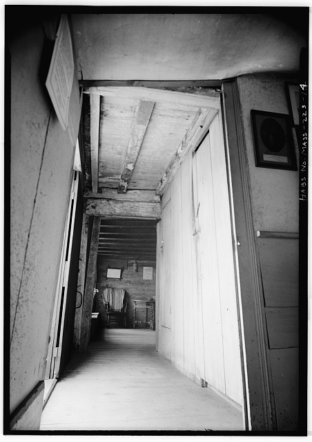 Photograph of a hallway in the Fairbanks House
