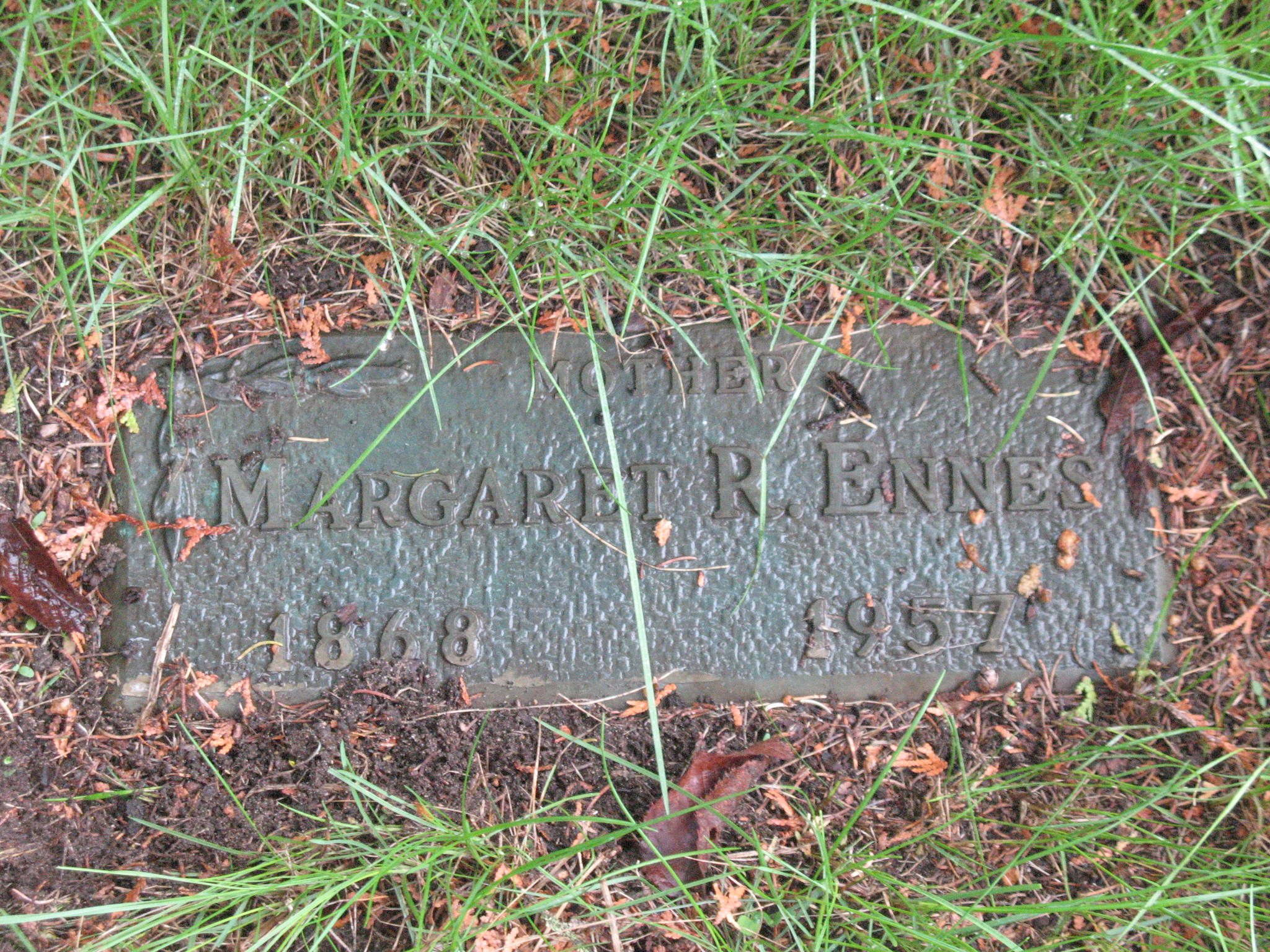 Gravestone of Margaret R. (Hardy)<br>Ennes