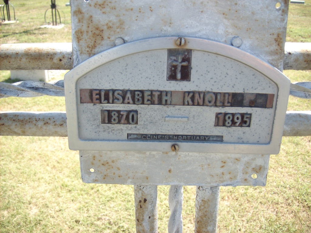 Closeup of cross marking the grave of Elisabeth Knoll