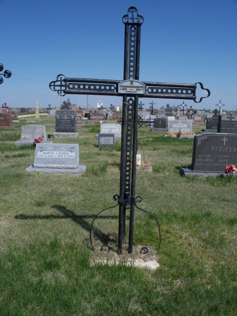 Iron cross grave marker of Theresia Pfeifer